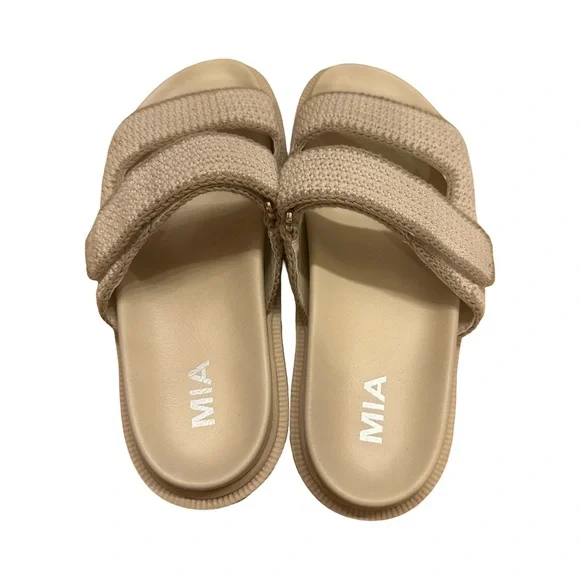 Mia Gabri Crocheted Slip-on Sandals in Bone, Size 8.5. - Picture 10 of 12